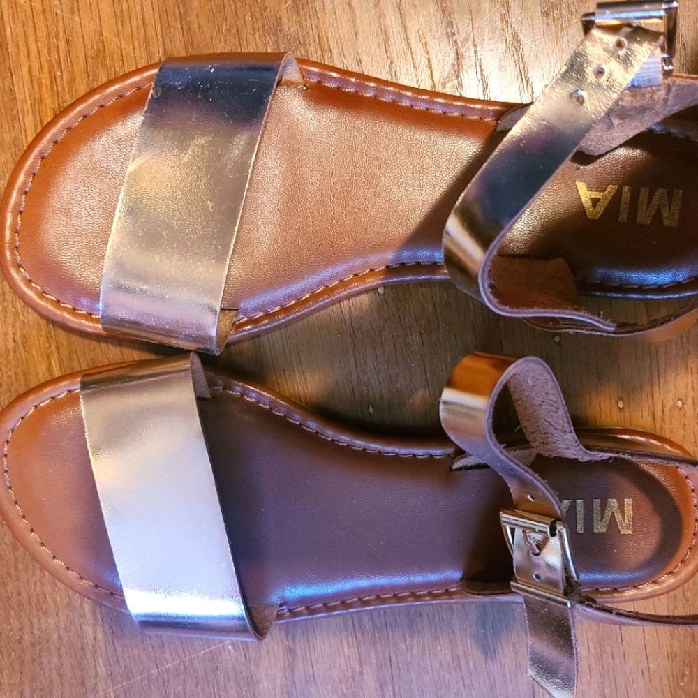 Mia sandals
